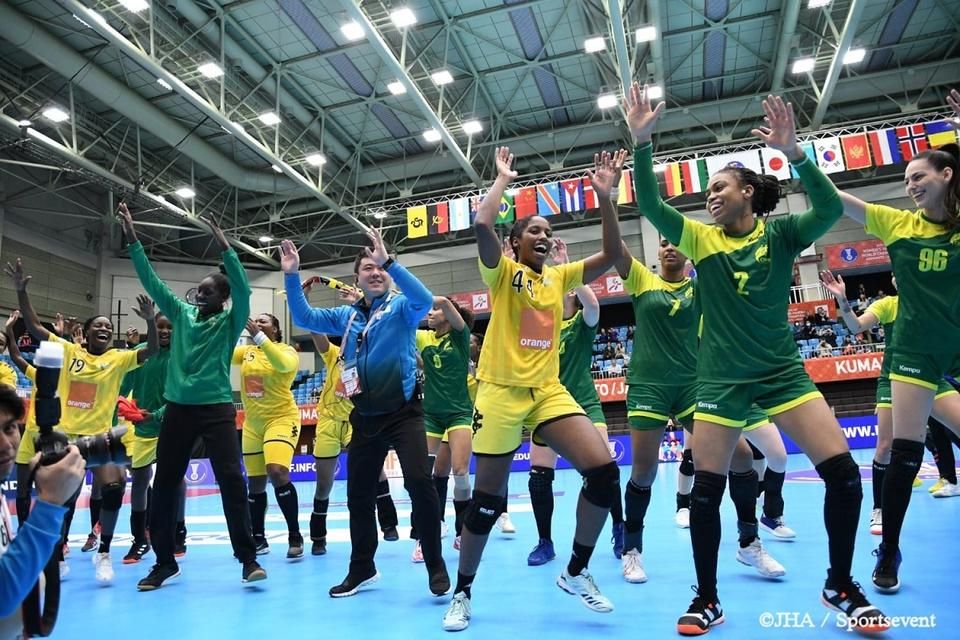 A brazilok és a szenegáliak közösen táncoltak (Fotó: IHF)