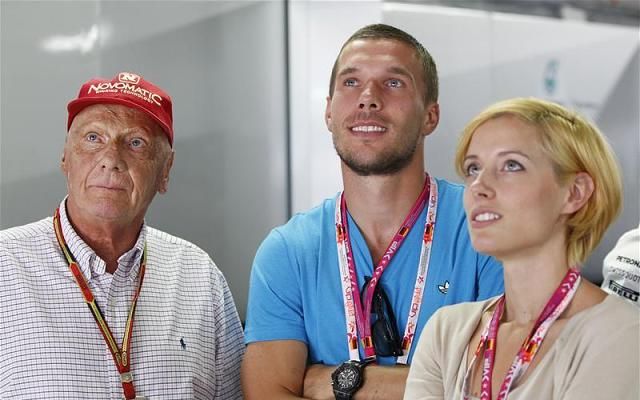 Lukas Podolski Niki Laudával nézte a futamot