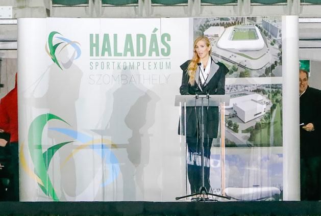 Szabó Tünde is beszédet mondott a Haladás új stadionjának avatóünnepségén