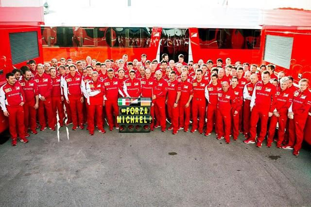A Ferrari üzent Schumachernek és a családjának (Fotó: Twitter/InsideFerrari)