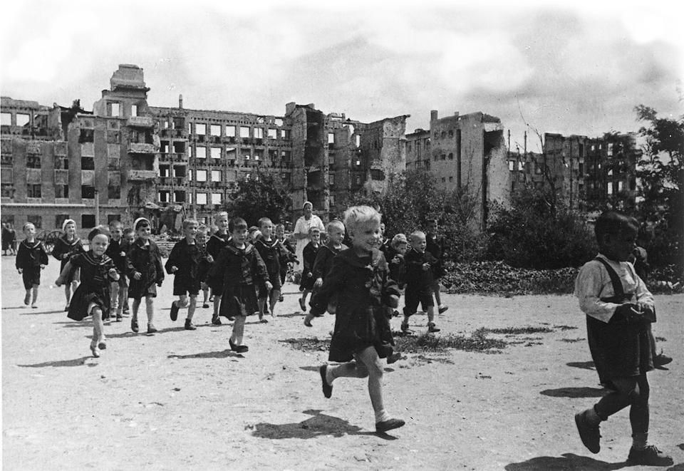 Sztálingrádi gyerekek a csata után