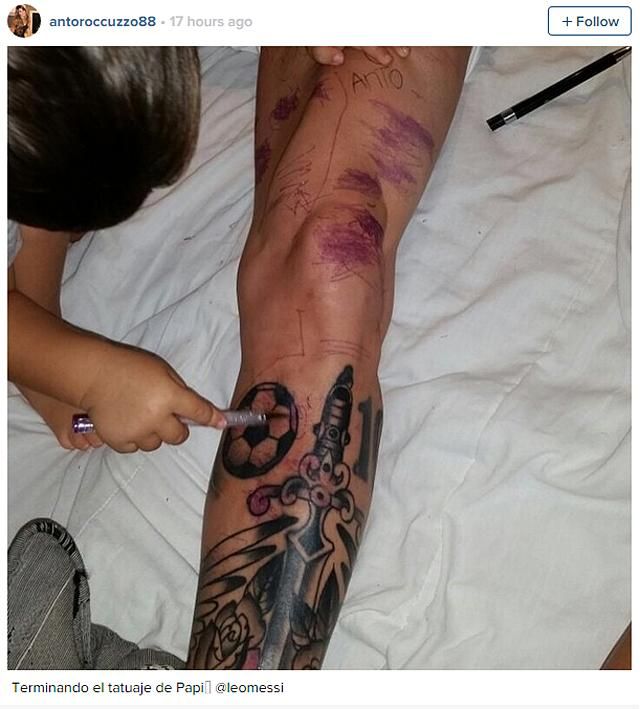 Thiago befejezte apukája tetoválását (Fotó: Instagram)