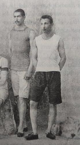 Gerentsér László (jobbra) 1897-ben a MAC atlétájaként, mellette Szokoly Alajos