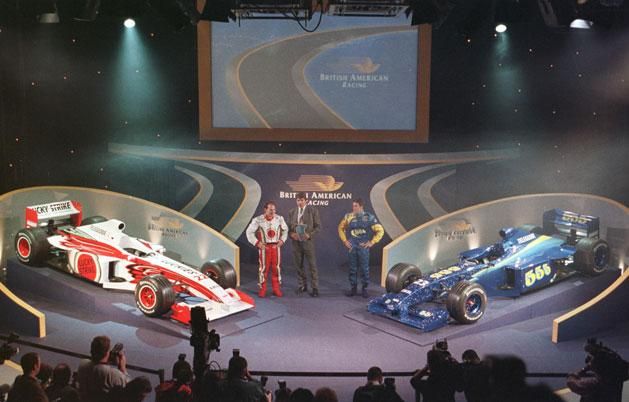A BAR-istálló 1999-ben két különböző festésű autót mutatott be, de az idényben nem engedték a különcködést (Fotó: Getty Images)