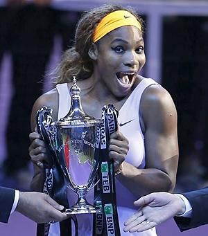 Serena Williams az egyik idei díjával (Fotó: Reuters)