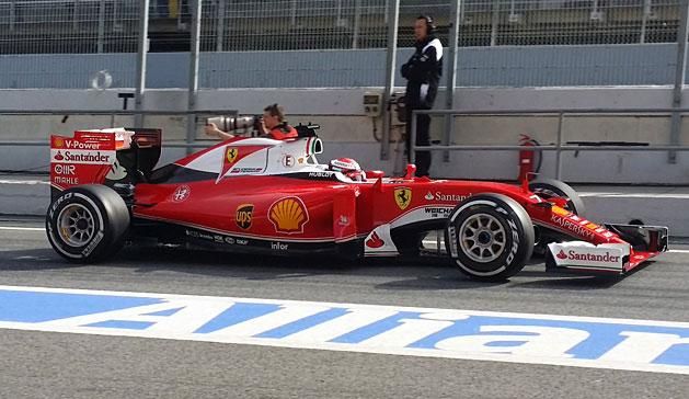 Räikkönen több mint három órát várt arra, hogy autóba üljön – lesz-e mért köre az ebédszünet előtt?