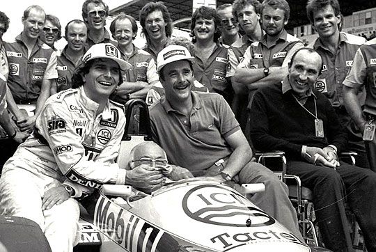 Piquet-nek (balra) nem tetszett a bajszos Mansell előretörése
