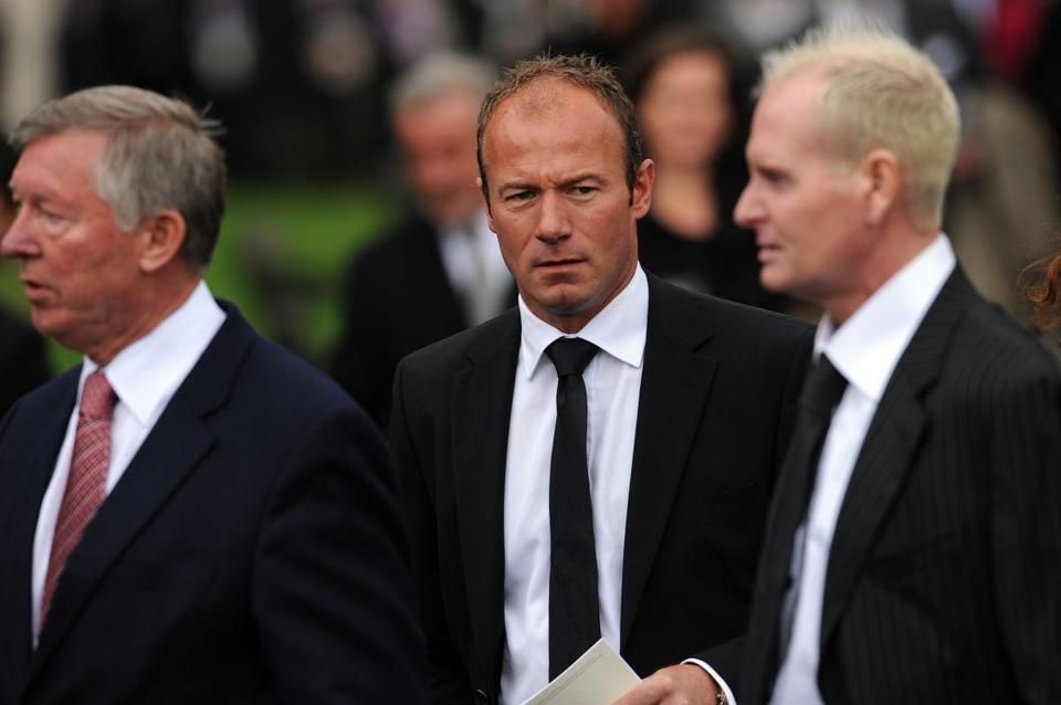 Ferguson és Shearer. És jobbra, te jó ég, felismerik? (Fotó: AFP)