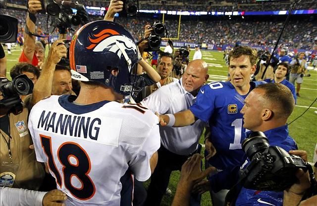 Eli Manning (jobbra) harmadszor is kénytelen volt gratulálni Peytonnak (Fotó: Action Images)