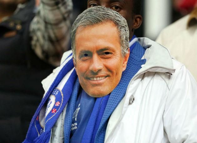 Az eltiltott José Mourinho a szurkolóknak köszönhetően mégis ott volt a lelátón (Fotók: Action Images, Getty Images, Reuters)