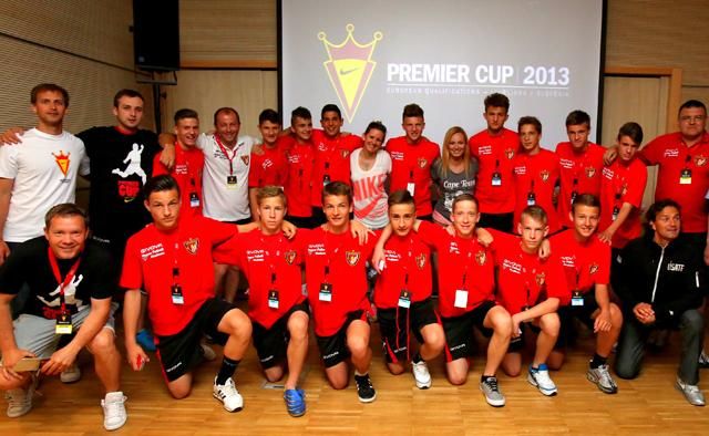 Herjeczki Kristóf (első sor, balról az ötödik) a Honvéd U15-ös csapatával szerepelt a 2013-as Nike-kupán (Fotó: Peter Klinc)