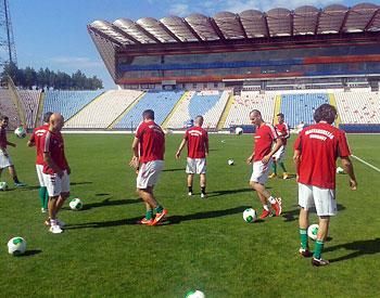 Edzésben a csapat a régi Steaua-stadionban (Fotó: MLSZ Twitter)