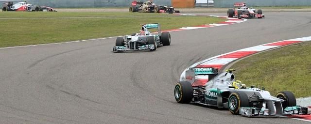 Rosberg 2012-ben a Mercedes első győzelme felé száguld – Schumacher óriási balszerencsével esett ki