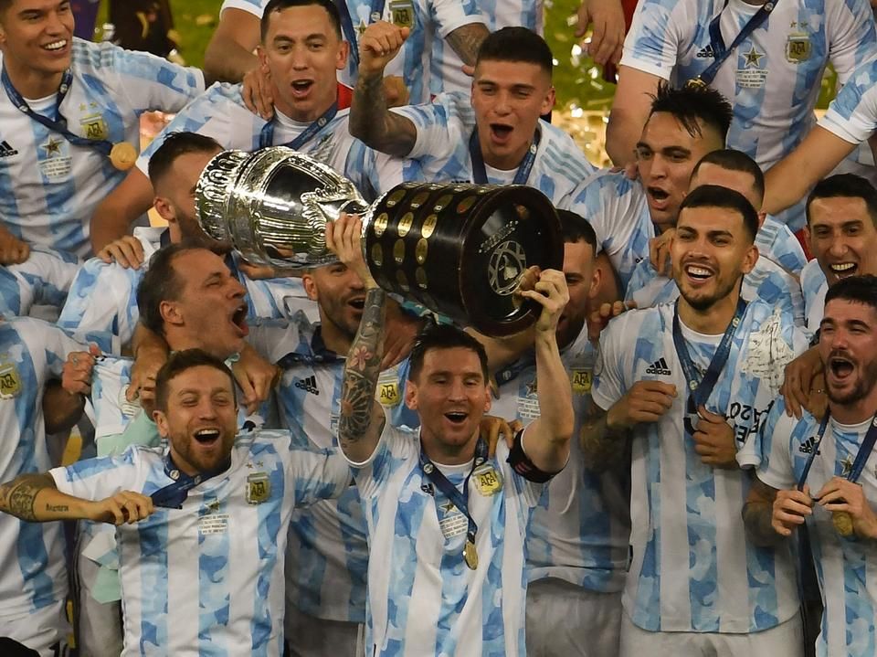 Lionel Messi és az argentin válogatott Copa América-győztes (Fotó: AFP)