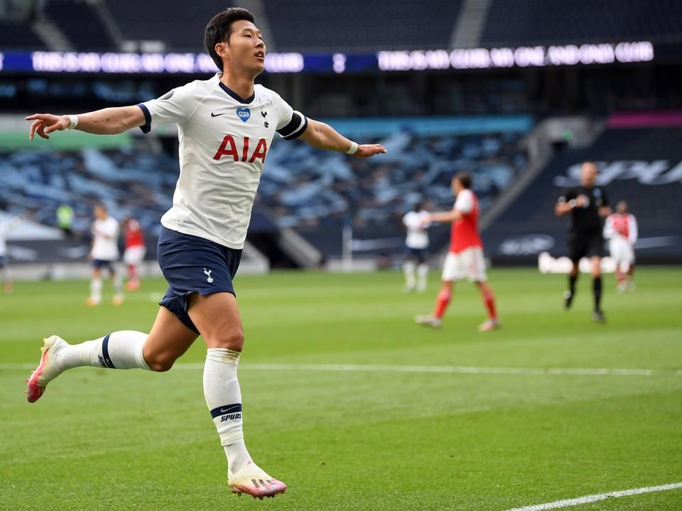 Szon Hung Min gólt és gólpasszt jegyzett a derbin (Fotó: AFP)