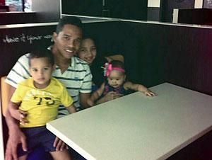 Carlos Bacca feleségével és két gyermekével