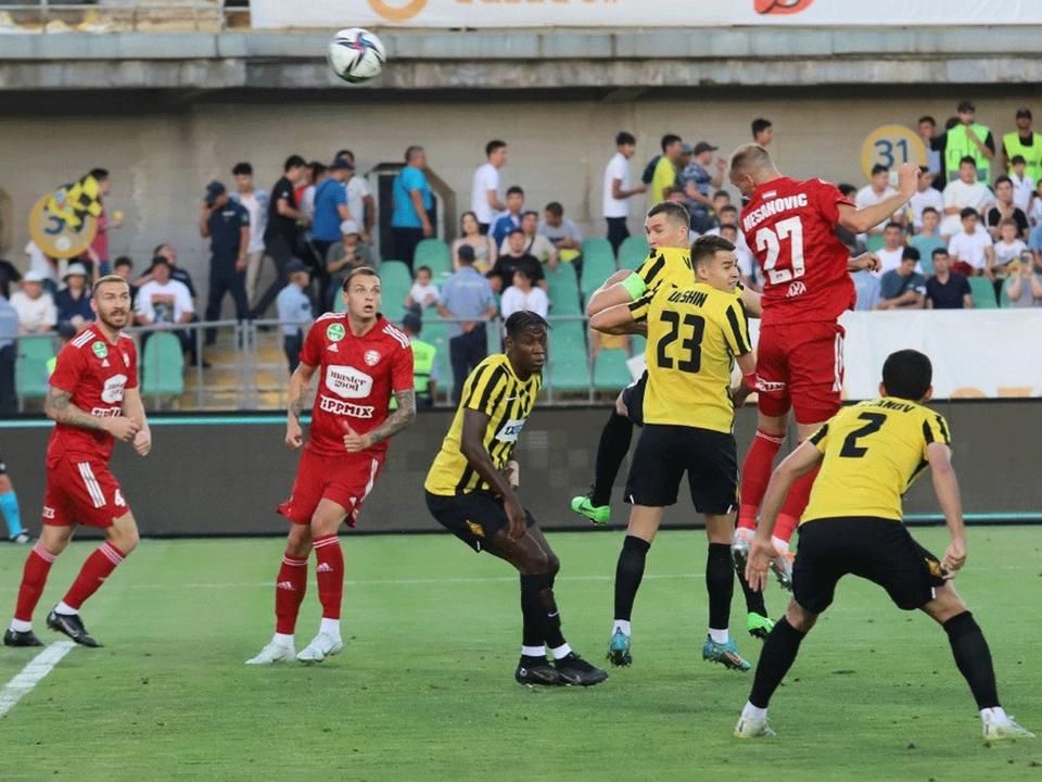Mesanovicék (pirosban) két győzelemmel jutottak tovább a Kajrat ellen (Fotó: Kisvárda FC)