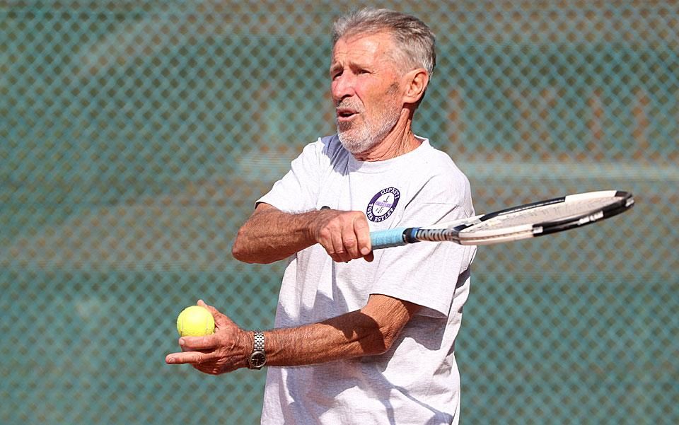 Zámbó Sándor rendszeresen sportol, legtöbbször teniszezik (Fotó: Földi Imre)