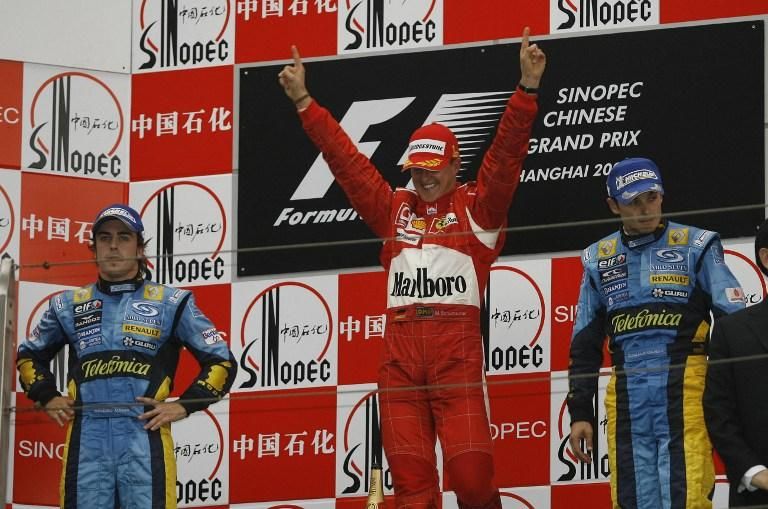 Michael Schumacher utolsó győzelme 2006-ból – nagy lépés lehetett volna a vb-cím felé, de a végén Fernando Alonso örült (Fotó: AFP)