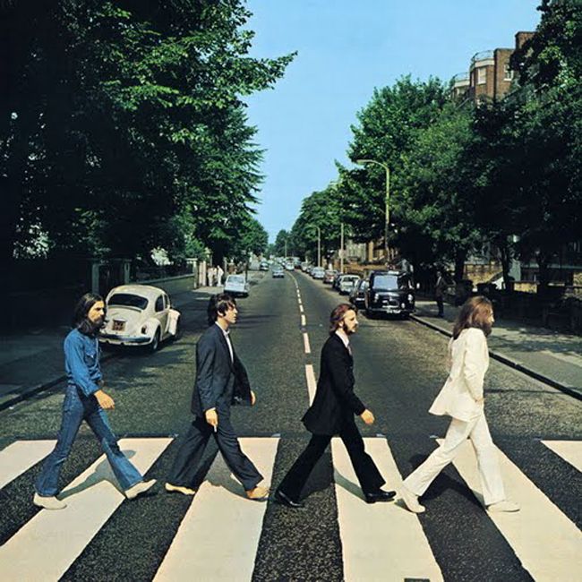És a klasszikus Beatles-lemezborító.