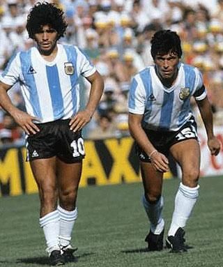 Diego Maradona és Daniel Passarella (Fotó: Reuters)
