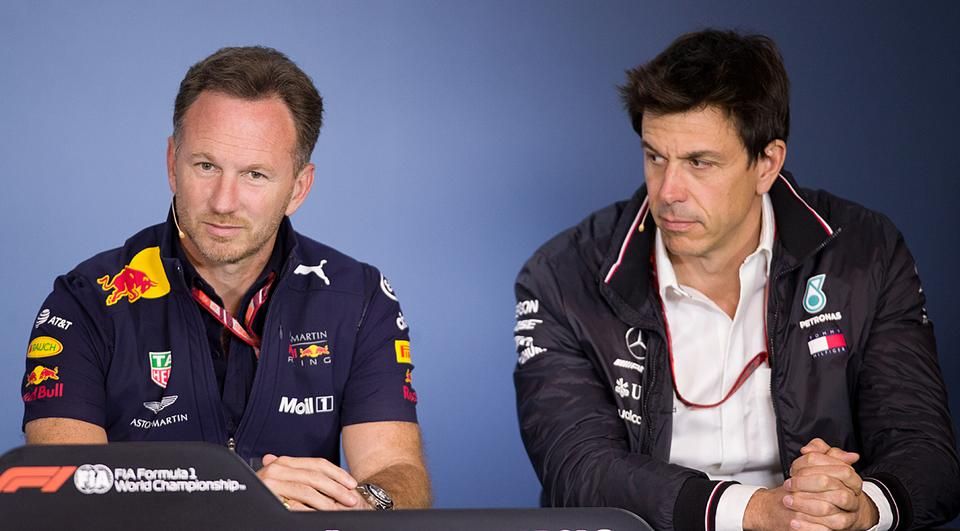 Toto Wolff (jobbra) leszögezte, a Mercedes nem szállít motort a Red Bullnak (Fotó: AFP)