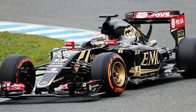 Maldonado és a 2015-ös Lotus teszt közben