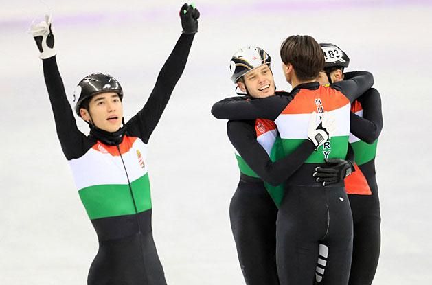 Négy éve Pjongcsangban a magyar férfi váltó az első téli olimpiai aranyérmünket ünnepelhette (Fotó: AFP)