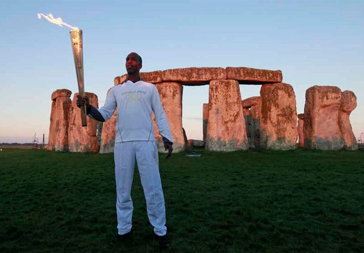 Michael Jonhson is meghatódott Stonehenge látványától (Fotók: MTI)