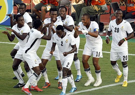 Ghánai örömtánc: az afrikaiak ott van a négy között (fotó: Reuters)
