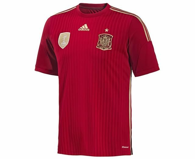 A spanyol válogatott mezét ismét az Adidas szállítja – meglepetés a tiszta vörös (Fotók: RFEF/adidas)