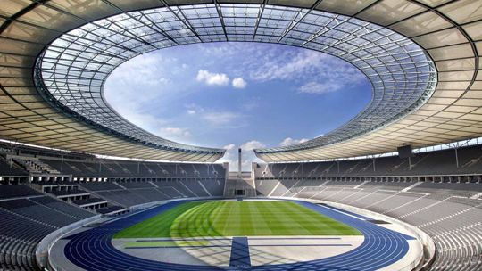 A második legnagyobb befogadóképességű Bundesliga-stadion (Berlin, Olimpiai Stadion) 
KATTINTSON A TELJES KÉPGALÉRIA MEGTEKINTÉSÉHEZ !