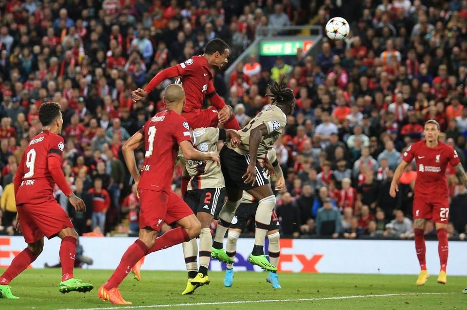 A 89. percben Matip ugrott a legmagasabbra, megszerezve ezzel a Liverpool győztes gólját (Fotó: AFP)