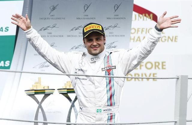 Felipe Massa két nagy boxutcai rontása ellenére harmadik lett