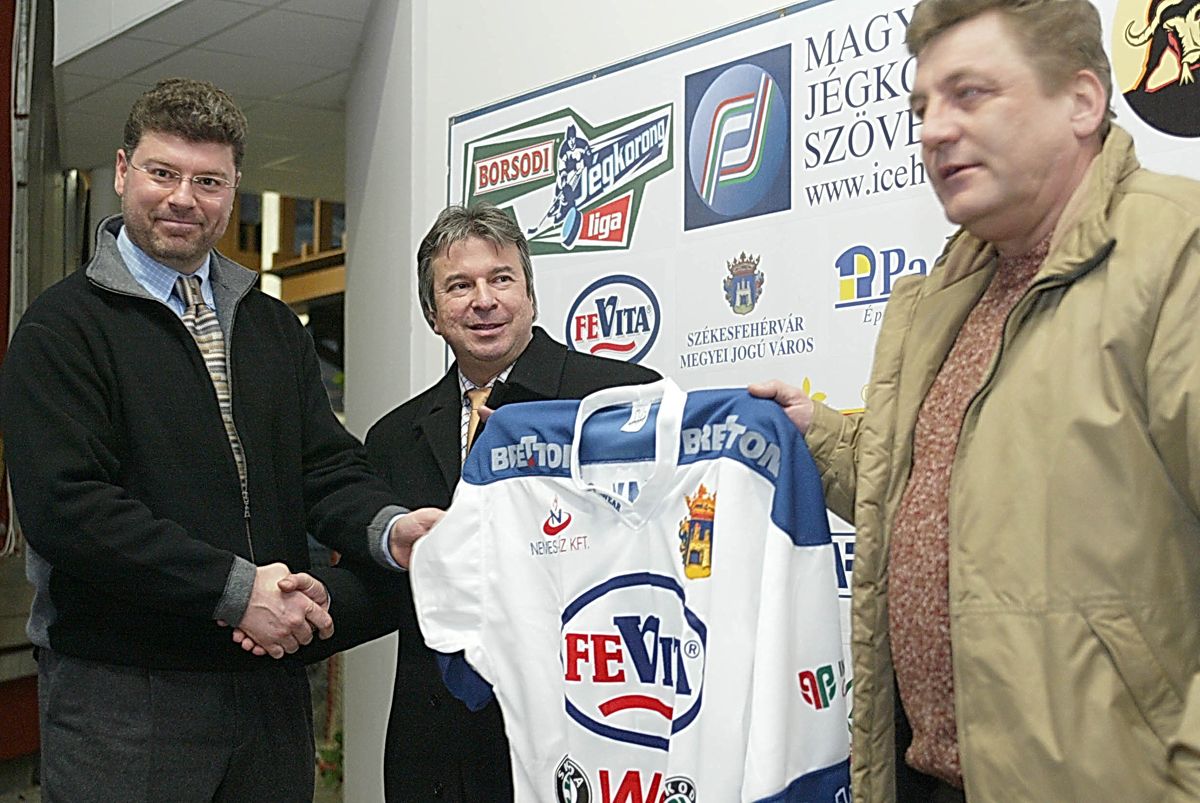 A magyarországi pályafutás kezdete, Pat Cortina (balra) az Alba Volánhoz szerződött 2004-ben