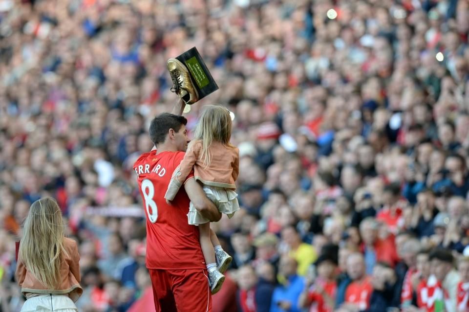 Steven Gerrard legendaként búcsúzott, igaz, a Stoke City az utolsó liverpooli meccsét megkeserítette (Fotó: AFP)
