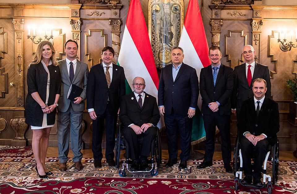 Orbán Viktor miniszterelnök a Parlamentben fogadta a paralimpiai sportvezetőket (Fotó: MTI/Botár Gergely)