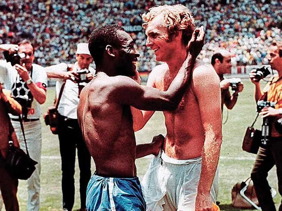 A csoportkörben legyőzték Angliát is: Pelé és Bobby Moore (Fotó: Getty Images)