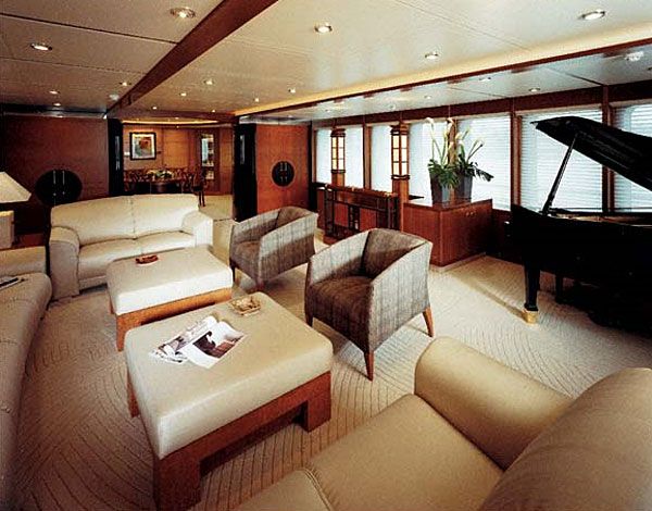 A jacht nappalija (Forrás: powerandmotoryacht.com)