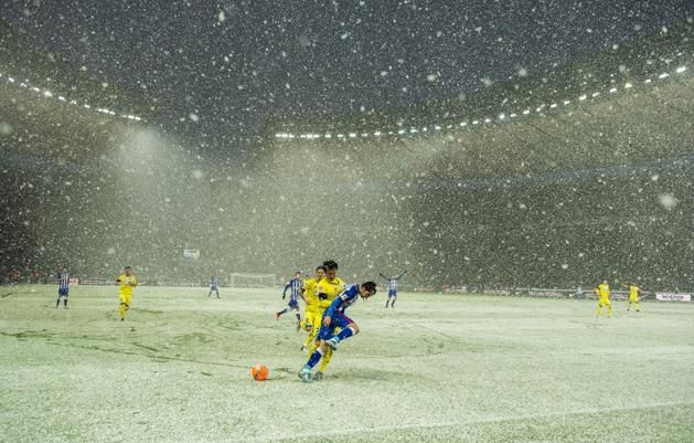 Életkép a Hertha–Hoffenheimről, viszonylag sok hóval (Fotó: AFP)