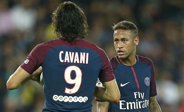 Edinson Cavani és Neymar megbeszélése a tizenegyes előtt (Fotó: AFP)