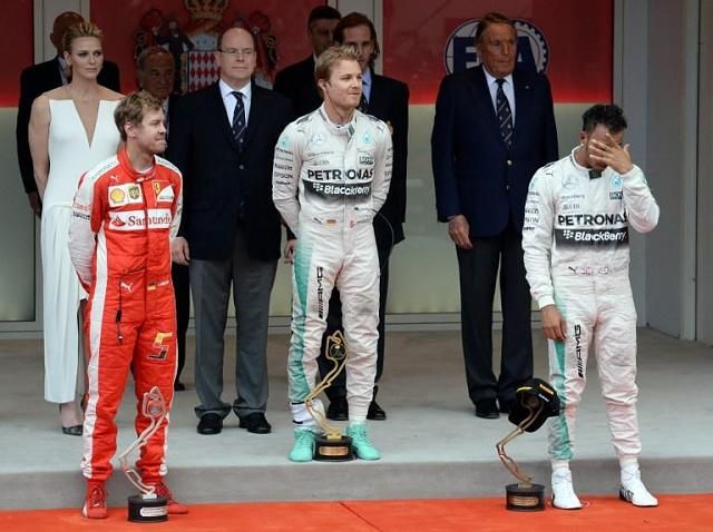 Lewis Hamilton legszívesebben elbujdosott volna Monacóban – a kötelező körök után meg is tette (Fotó: AFP)