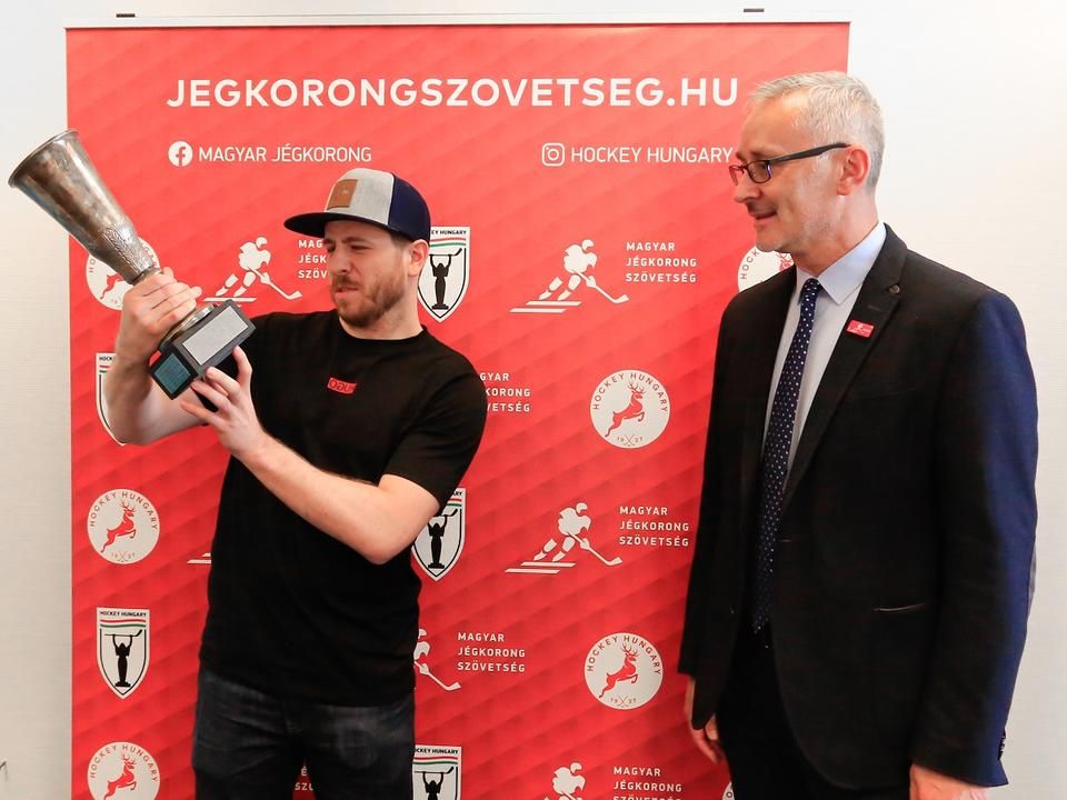 Hári János tavaly a legjobb csatárnak, idén a legtechnikásabb játékosnak járó díjat vihette haza (Fotó: MJSZ/Szűcs Attila)