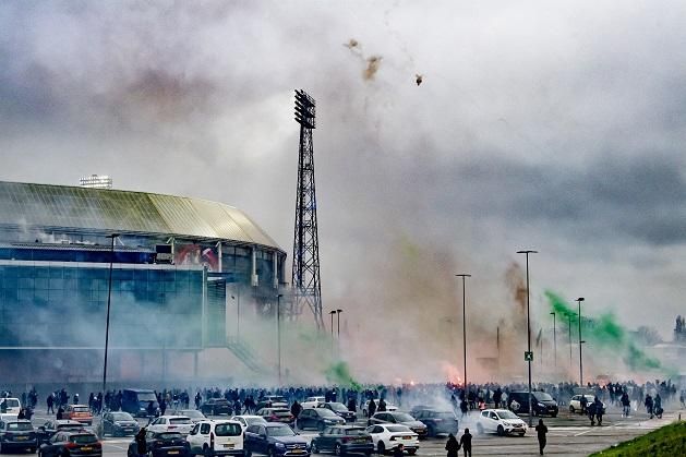Meccs előtti képek a stadion környékéről (Fotók: AFP)