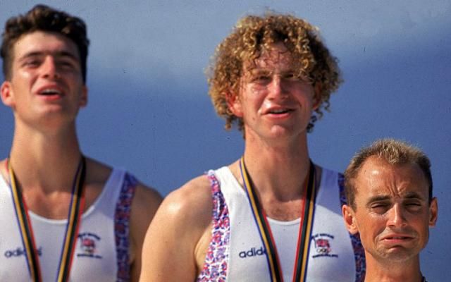 A britek evezőse nem bírta az aranyérem súlyát, az olimpián a dobogó legfelső fokára állt, majd jött ez az arc (Fotó: dailymail.co.uk)