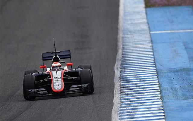 Button hosszú szünet után újra a pályán a McLaren-Hondával