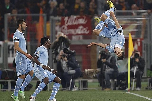 Hernanes így ünnepelte gólját (Fotó: Reuters)