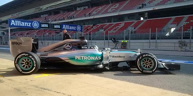 Nico Rosberg napja véget ért, délután Hamilton ül az autóban