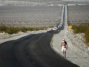 A Death Valley nem tréfadolog,
a felkészületlen amatőrök nemkívánatosak