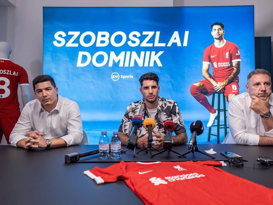 Szoboszlai menedzserével, Esterházy Mátyással (balról) és édesapjával, Szoboszlai Zsolttal vett részt a sajtóbeszélgetésen (Fotó: Árvai Károly)